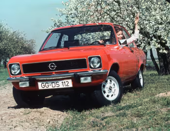 Opel Ascona 16 S Holiday 2-door (A) '08.1973–75