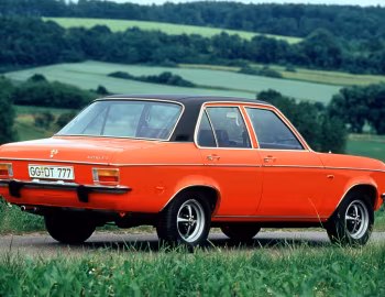 Opel Ascona 16 S Holiday 4-door (A) '08.1973–08.1975