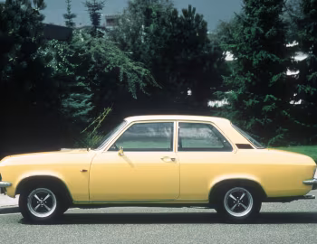 Opel Ascona 16 S Holiday 2-door (A) '08.1973–75