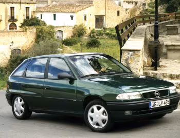Opel Astra GLS 5-door (F) '08.1994–06.1996