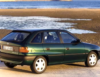 Opel Astra GLS 5-door (F) '08.1994–06.1996