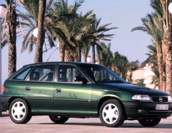 Opel Astra GLS 5-door (F) '08.1994–06.1996