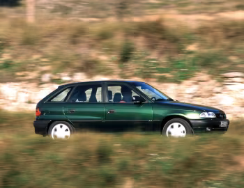 Opel Astra GLS 5-door (F) '08.1994–06.1996