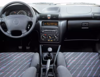 内饰 Opel Astra CD Sedan (F) '05.1992–07.1994