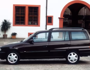 Opel Astra CDX Caravan (F) '04.1995–06.1996