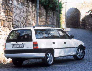 Opel Astra Club Caravan (F) '08.1994–06.1996