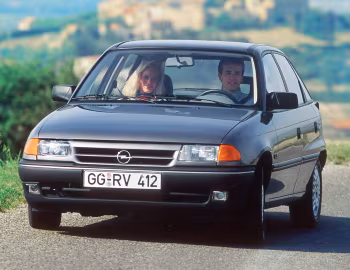 Opel Astra GLS 5-door (F) '10.1991–07.1994