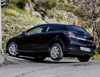 Opel Astra GTC 1.9CDTi (H) '2006–10