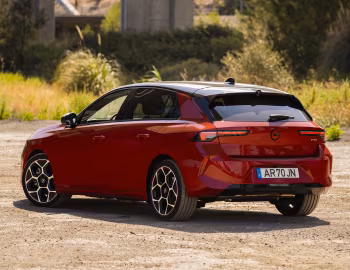 Opel Astra Plug-in Hybrid GS Line [Worldwide] (L) '2022–25
