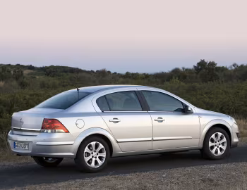 Opel Astra Sedan (H) '2007–14