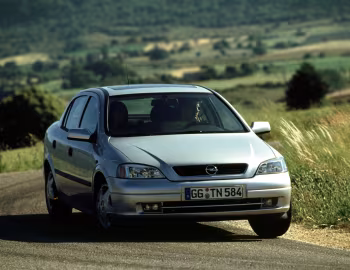 Opel Astra Sedan (G) '1998–2004