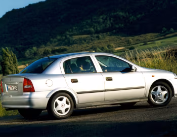 Opel Astra Sedan (G) '1998–2004
