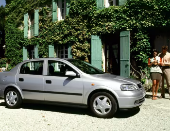 Opel Astra Sedan (G) '1998–2004