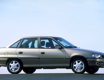 Opel Astra CDX Sedan (F) '04.1995–06.1996