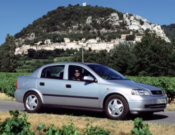Opel Astra Sedan (G) '1998–2004