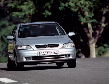 Opel Astra Sedan (G) '1998–2004