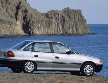 Opel Astra CD Sedan (F) '05.1992–07.1994