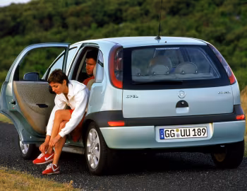 Opel Corsa 5-door (C) '2000–03