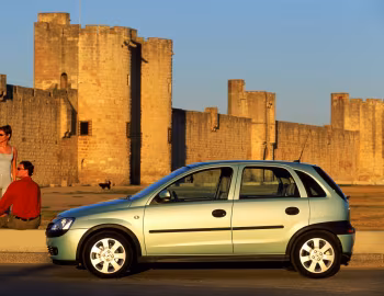 Opel Corsa 5-door (C) '2000–03