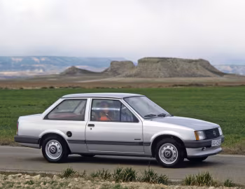 Opel Corsa TR Luxus (A) '02.1983–05.1985