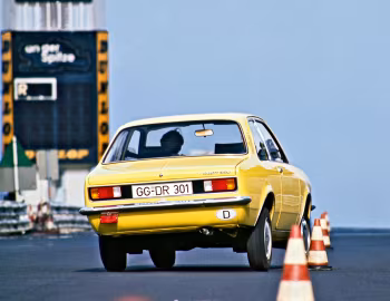 Opel Kadett 2-door Sedan (C) '08.1973–77