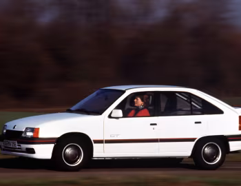 Opel Kadett GT 5-door [Worldwide] (E) '1989–90