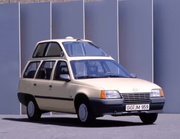Opel Kadett Caravan "Wheelchair" by AMF-Bruns (E) '1988–89