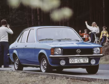 Opel Kadett 4-door Sedan (C) '1977–79
