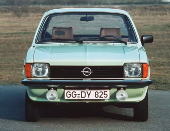Opel Kadett 4-door Sedan (C) '1977–79