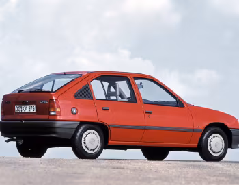 Opel Kadett LS 5-door [Worldwide] (E) '1984–89
