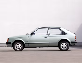 Opel Kadett Berlina 3-door (D) '08.1979–07.1984