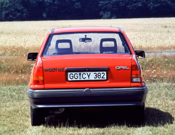 Opel Kadett GL Sedan (E) '1985–89