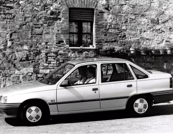 Opel Kadett GLS Sedan (E) '1985–87