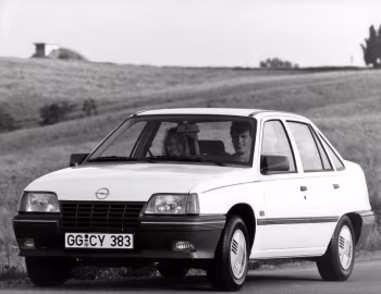 Opel Kadett GLS Sedan (E) '1985–87