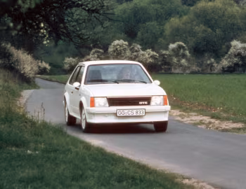 Opel Kadett GT/E 3-door (D) '02.1983–08.1984