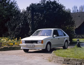 Opel Kadett GT/E 5-door (D) '02.1983–08.1984