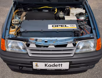 Bajo el capó Opel Kadett Impuls I (E) '1991
