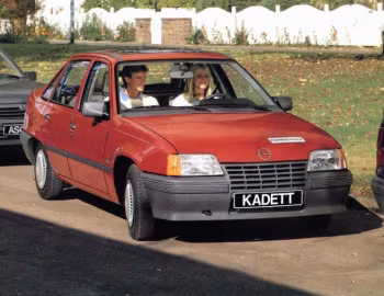 Opel Kadett LS Limousine Fahrschule [Germany] (E) '1985–89