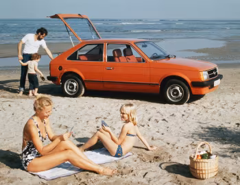 Opel Kadett Luxus 3-door (D) '09.1979–08.1984