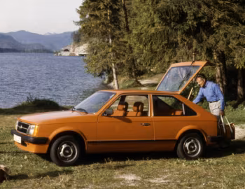 Opel Kadett Luxus 3-door (D) '09.1979–08.1984