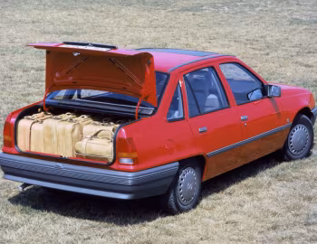Boot Opel Kadett GL Sedan (E) '1985–89