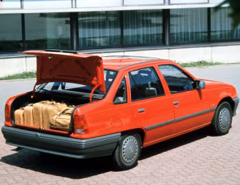 Opel Kadett GL Sedan (E) '1985–89