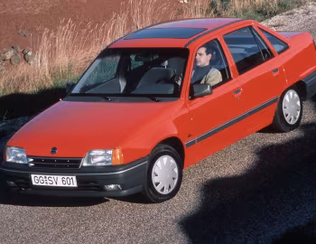 Opel Kadett GL Sedan (E) '1989–90