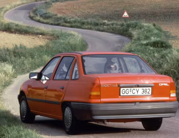 Opel Kadett GL Sedan (E) '1985–89