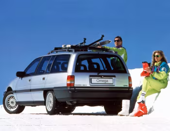 Opel Omega 3.0i Caravan (A) '1986–90
