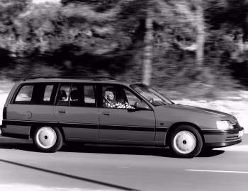 Opel Omega Caravan (A) '1990–94