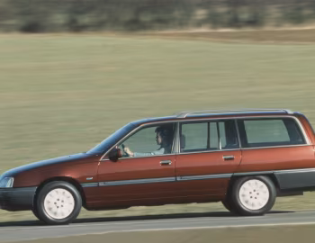 Opel Omega 2.0i Caravan "Club" (A) '1989–90