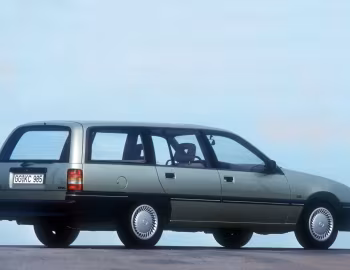 Opel Omega Caravan LS (A) '1986–90