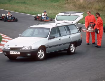 Opel Omega Caravan CD (A) '1986–90