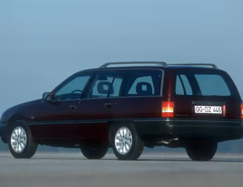 Opel Omega 2.0i Caravan "Club" (A) '1989–90